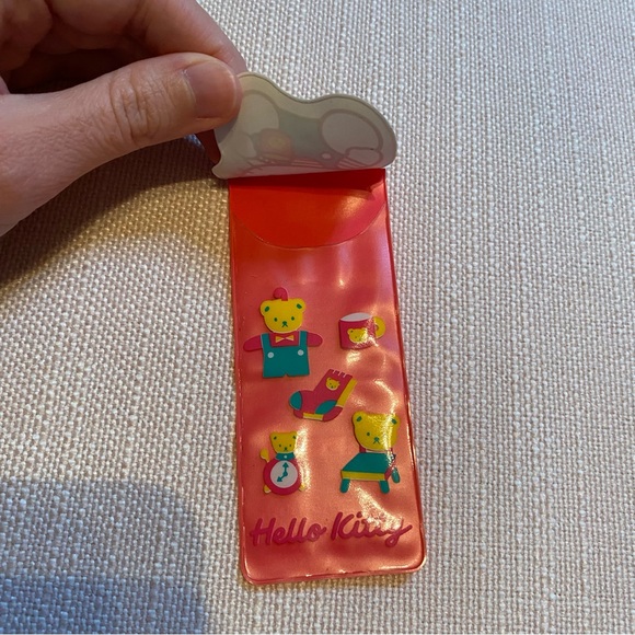 Hello Kitty 90’s Band-aid Holder - Picture 2 of 5